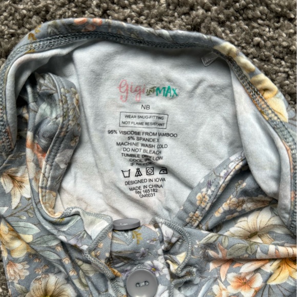 Gigi & Max newborn gown + topknot - Picture 4 of 5